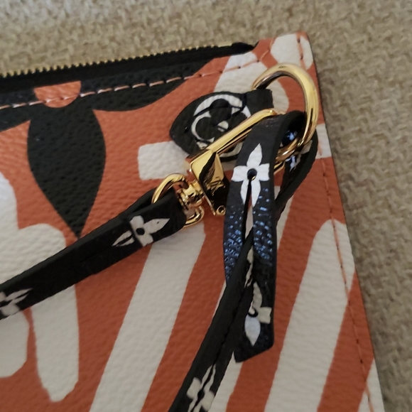 Louis vuitton pouch - Picture 3 of 5